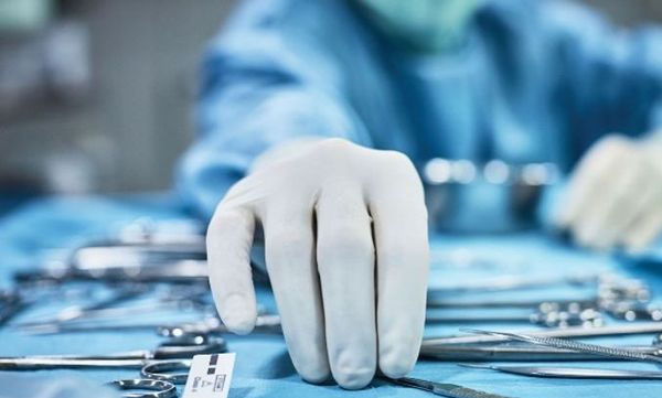 surgeon dies of heart attack 
