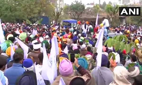 Delhi Chalo march: Yogendra Yadav taken into custody