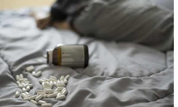 yediyurappas political secretary tried to suicide 