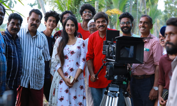 ente maavum pookum movie