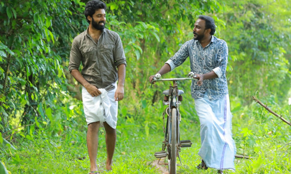 ente maavum pookum movie