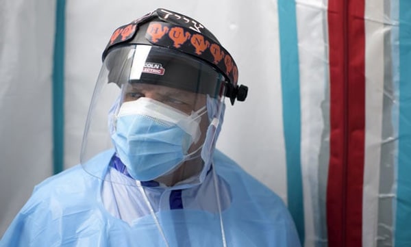 US Doctor Has Not Had A Single Day Off Since March