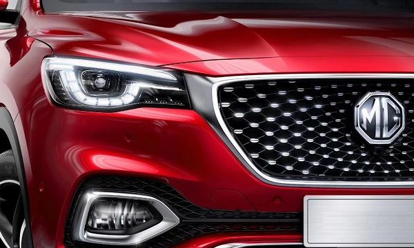 mg-zs-petrol-caught-on-camera-again-