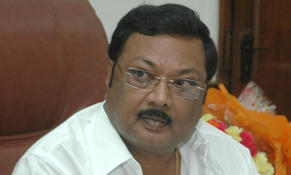 m k azhagiri met supporters to discuss political strategy