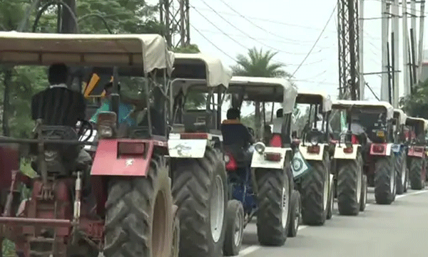 farmers protest tractor march at four borders of delhi on jan 7