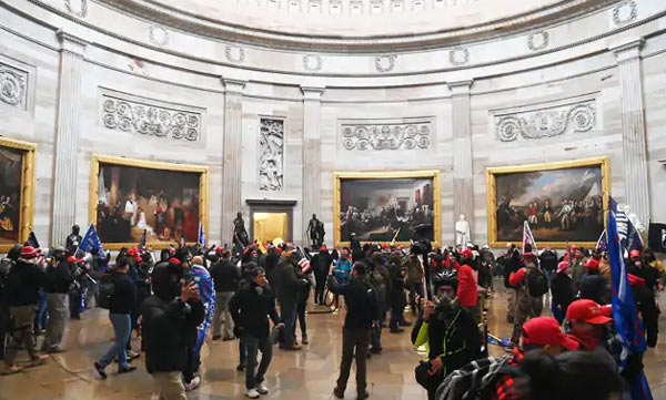 US Capitol Violence : 4 Killed as Pro-Trump Mob Clashes With Police