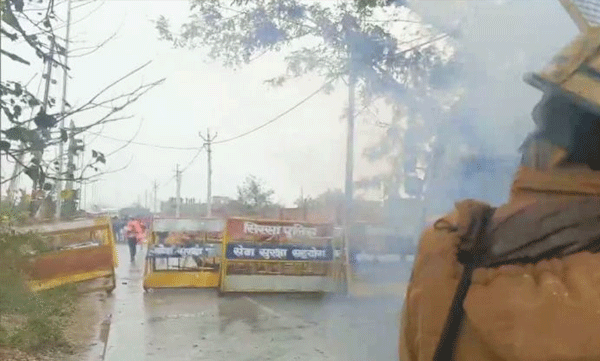 cops use tear gas on farmers protest in hariyana