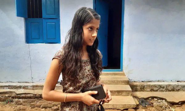 ബജറ്റ് തുടങ്ങാൻ കൂട്ടുവന്ന ആ കവിത പിറന്നത് ഈ ടാർപോളീൻ കുടിലിൽ, സ്നേഹ ഇവിടെയാണ്