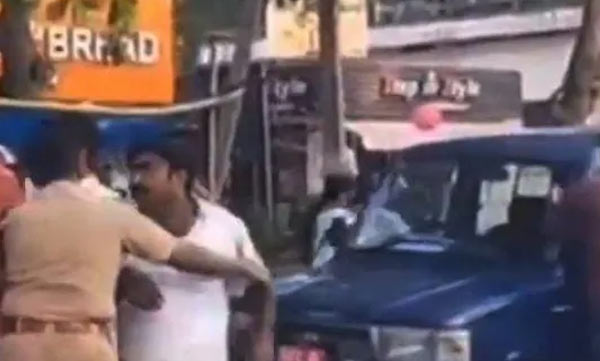 Youth Congress activists throw stones at Ganesh Kumar MLA's vehicle