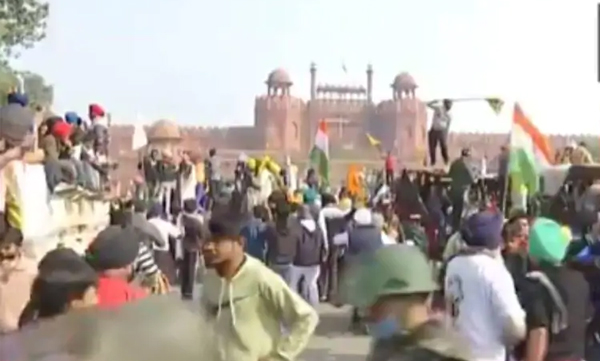 delhi-police case registered against  9 farm leader