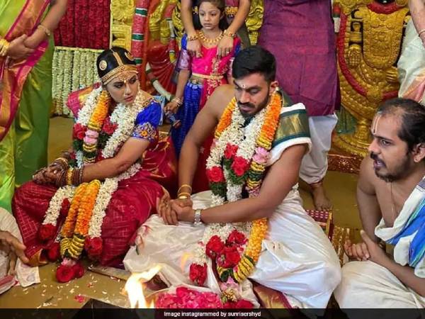 Cricketer Vijay Shankar Marries Vaishali Visweswaran