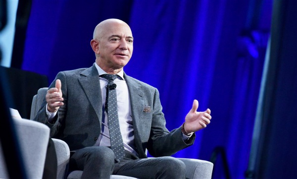 Jeff bezos step down as ceo 