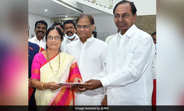 Narasimha Rao's Daughter Is KCR's Legislative Council Candidate