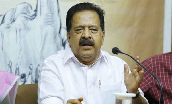 ramesh chennithala demands apology from kodiyeri balakrishnan over i phone controversy