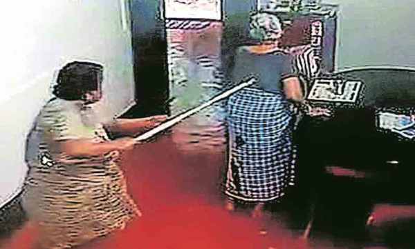 Home nurse remanded for beating old lady