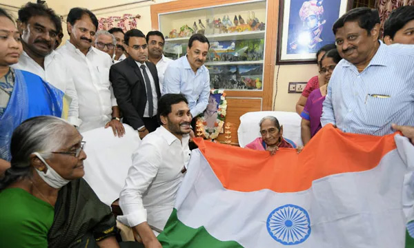 Andhra Chief Minister Seeks Bharat Ratna Award For Designer Of Indian Flag