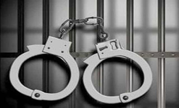 House wife and boyfriend arrested at vadakkekkara
