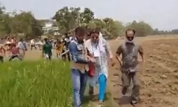 Arambagh TMC candidate attacked with bricks