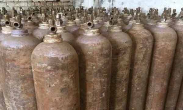Oxygen cylinder supply 