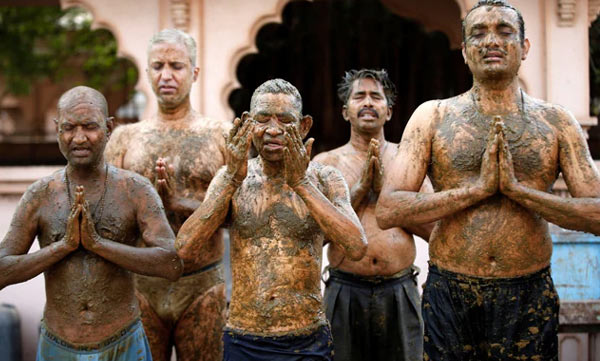 Should We Cry Or Laugh?": Akhilesh Yadav On Cow Dung As Covid 'Cure'