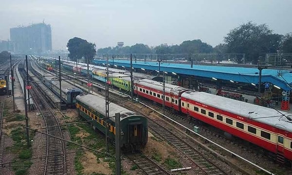 4.32 lakh railway men vaccinated; insisting on state govts to inoculate remaining: Railway Board chairman