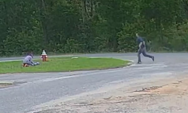 11 year old girl waiting for school bus bravely fights off kidnapper news