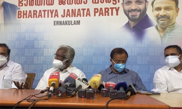 kummanam rajasekharan says police is not fair on kodakara case