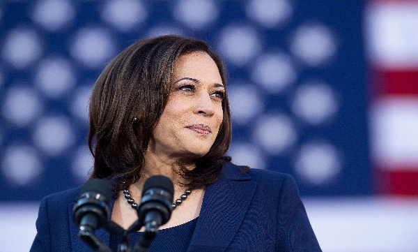 Kamala harris flight got technical issues landed emergency 