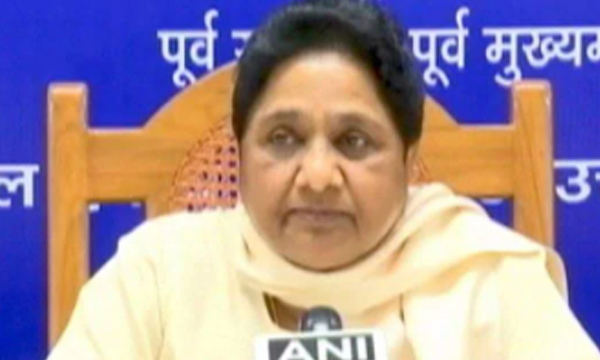 UP Polls On Radar, MLAs From Mayawati's Party Meet Akhilesh Yadav