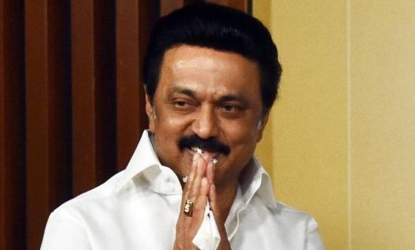 തമിഴ്നാടിന്റെ ഭക്ഷ്യക്കിറ്റ് രണ്ടാം ഗഡു വിതരണം ; 500 രൂപയുടെ കിറ്റില്‍ 14 ഭക്ഷ്യവസ്തുക്കള്‍ ; 2000 രൂപ വീതം രണ്ടുമാസം ധനസഹായം