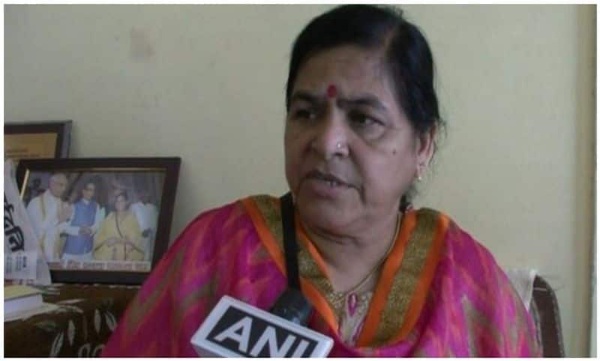 Madhyapradesh minister usha takoor about selfie