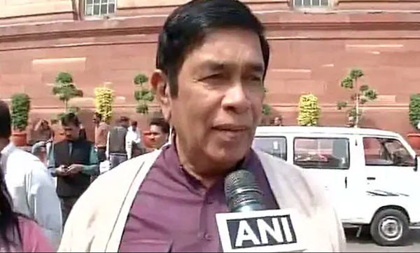 Former Union Minister Oscar Fernandes Shifted to Ventilator