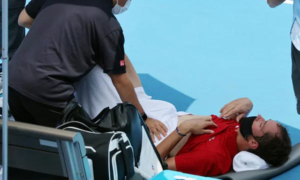 Daniil Medvedev Struggles In Extreme Heat At Tokyo Olympics
