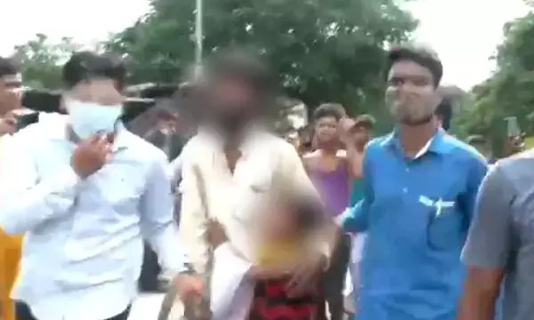 Man Assaulted In Kanpur, Daughter Begs For Mercy