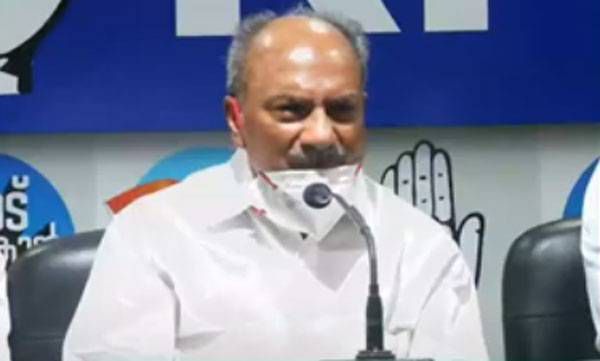 A k antony against pm's responce 