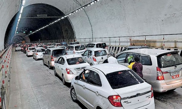Traffic block in kuthiran tunnel 