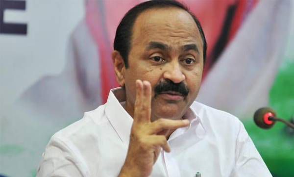 VD Satheesan called Chennithala and Oommen Chandi