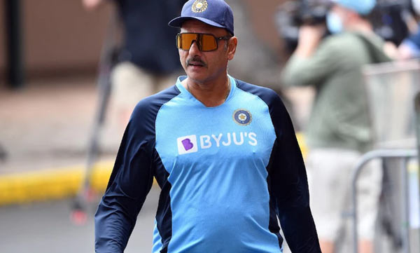 India vs England: Ravi Shastri Tests Positive for COVID-19, Three Support Staff Members Isolated