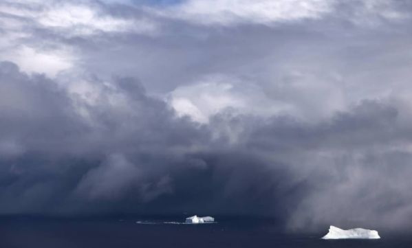 Rain fell on greenlands ice 