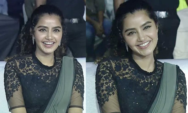 Anupama Parameswaran's entry in sari; Video goes viral