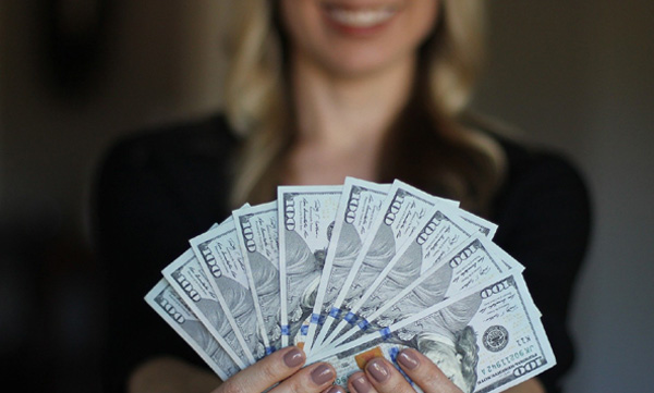 how-an-australian-woman-won-rs-5-crore-for-receving-covid-19-vaccination