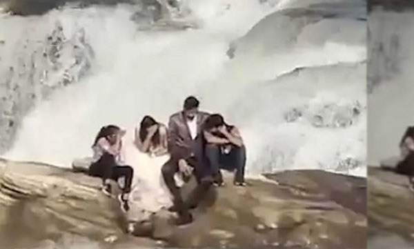 couples-get-stuck-in-waterfalls-during-prewedding-shoot