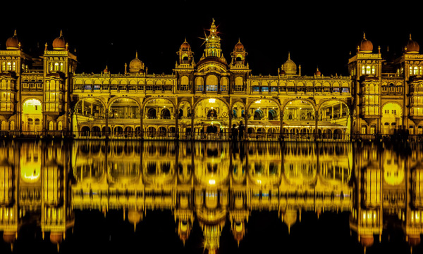 tourists-flow-in-mysore-palace