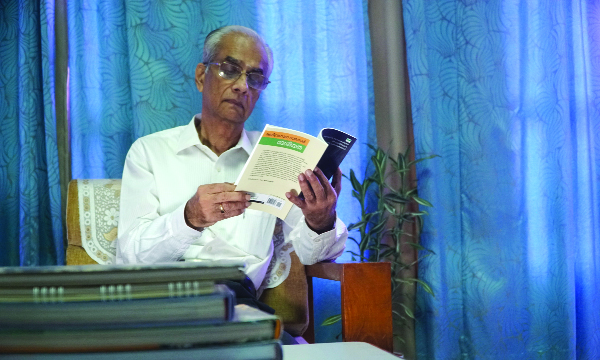 ഐ.എ.എസുകാരന്റെ കവിത എന്ന് പറഞ്ഞ് തള്ളുന്നത് പൊള്ളത്തരം; കെ. ജയകുമാര്‍
