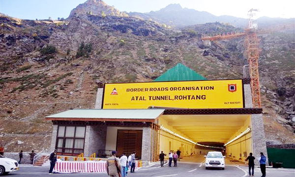 record-number-of-vehicles-crosses-atal-tunnel-in-hp-s-rohtang-on-jan-1
