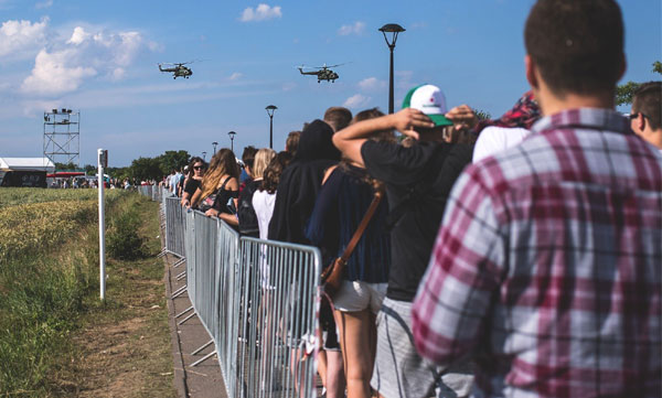 man-earns-rs-16k-per-day-by-standing-in-the-queue