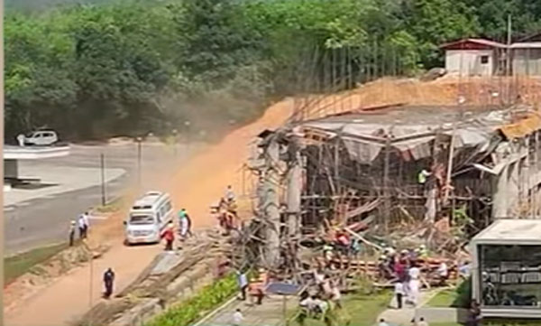 under constriction  building collapsed; 23 injured