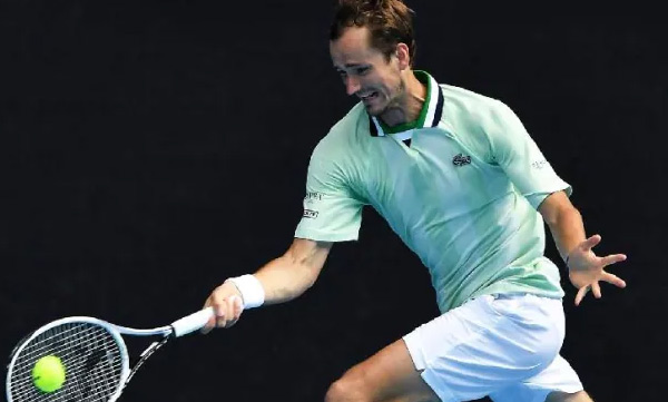 medvedev-eases-into-r4-tsitsipas-downs-paire-in-four-set-in-australian-open
