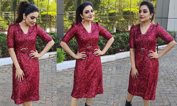 singer-rimy-tomy-cute-vibrant-dress-pictures