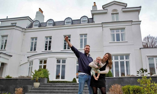 housewife-won-luxury-mansion-as-prize-on-lottery-ticket